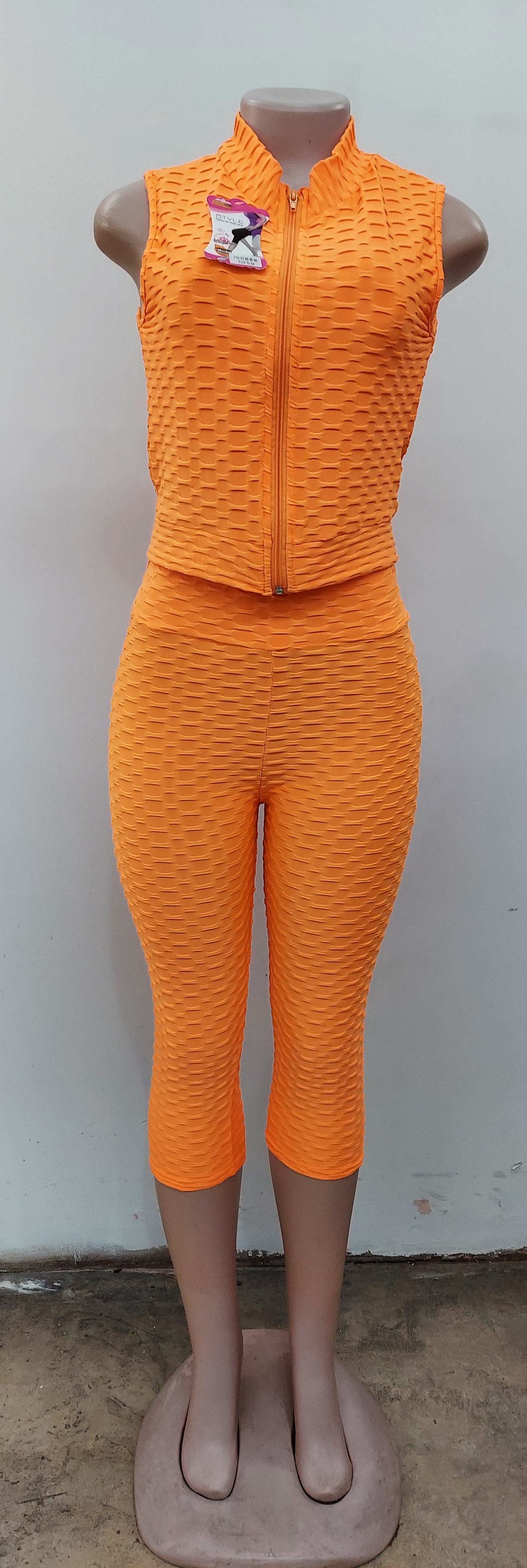 705 - BBL / yoga/Capri   Legging & zipper Crop Top Set/ Honey Comb - Solid